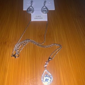 Set of earrings and necklace